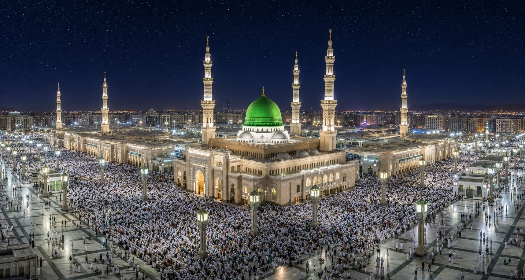 Masjid an-Nabawi in Madinah at night